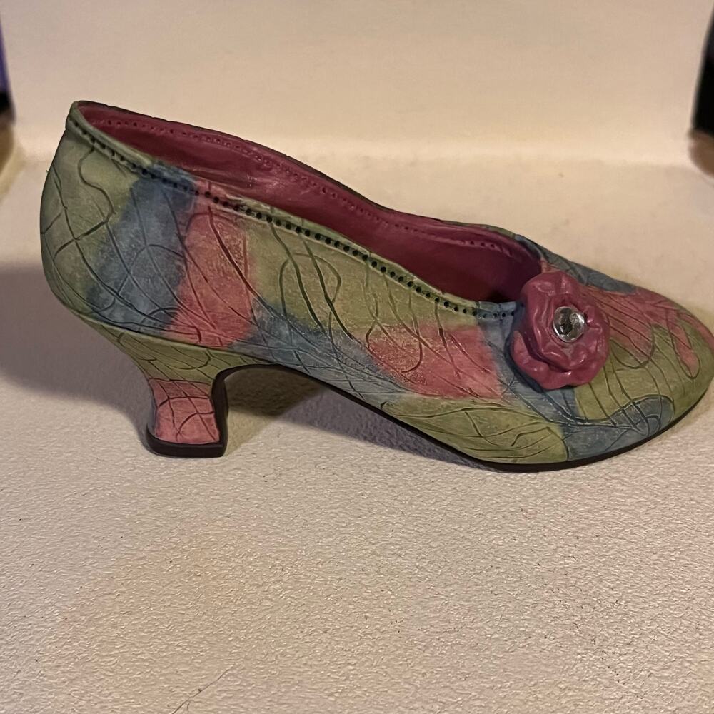 Just the Right Shoe Rose Court Raine Willits Design Collectible